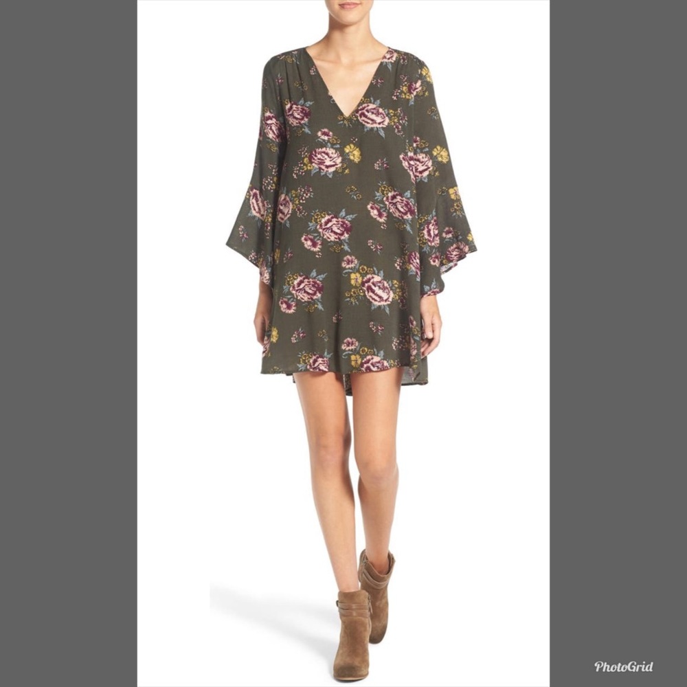 NWT LUSH WHITNEY BELL SLEEVE BOHO SHIFT DRESS Size Small in Olive Floral